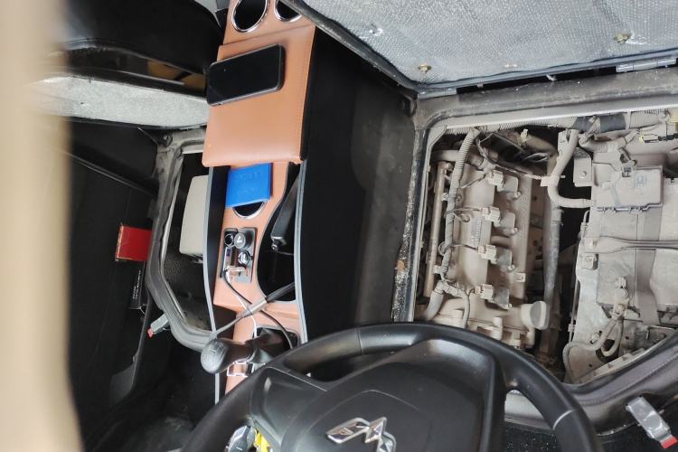 Used Wuling Rongguang New Truck 2021 1.5L Rural Version LV0 Extended Double-Cab L3C Engine Bay