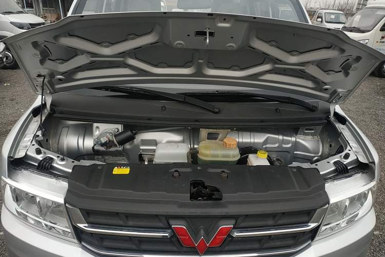 Used Wuling Rongguang New Truck 2021 1.8L Base Model Double-Cab with Dual Rear Wheels LJ479Q6 Engine Bay