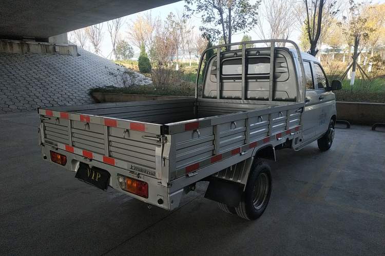 Used Wuling Rongguang New Truck 2021 1.8L Base Model Double-Cab with Dual Rear Wheels LJ479Q6 Exterior 5