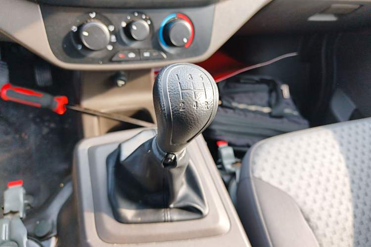 Used Wuling Rongguang New Truck 2021 1.8L Base Model Double-Cab with Dual Rear Wheels LJ479Q6 Gear Lever