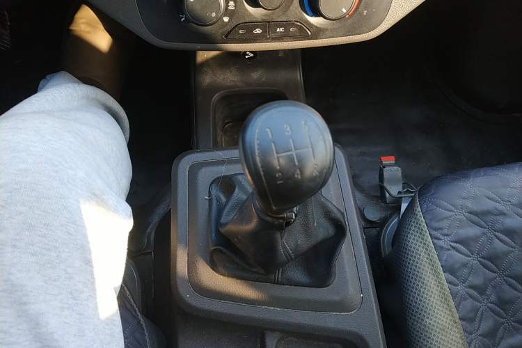 Used Wuling Rongguang New Truck 2021 1.8L Comfort-Grade Double-Cab Dual Rear Wheels LJ479Q6 Gear Lever