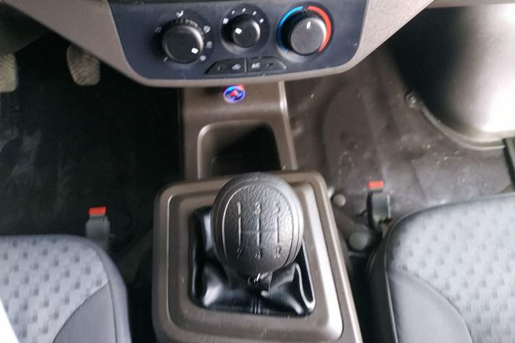 Used Wuling Rongguang New Truck 2021 1.8L Base Model Double-Cab with Dual Rear Wheels LJ479Q6 Gear Lever