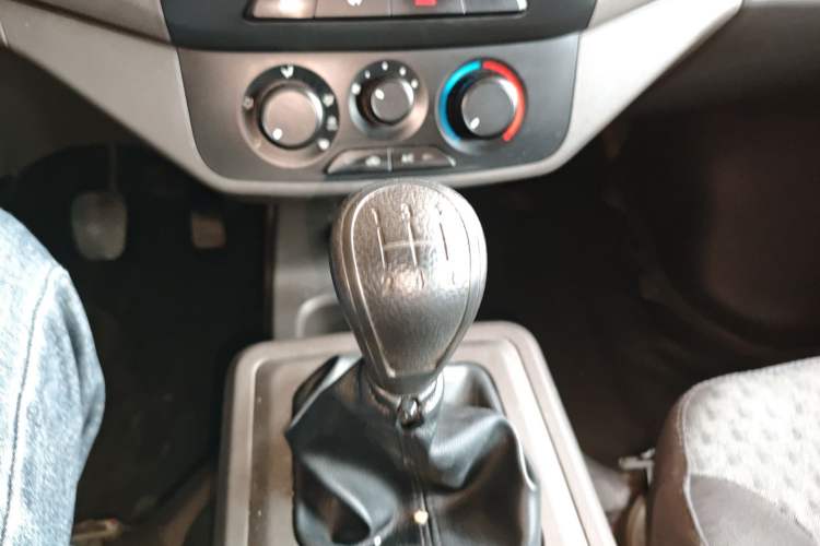 Used Wuling Rongguang New Truck 2021 1.5L Rural Version LV1 Extended Double-Cab L3C Gear Lever