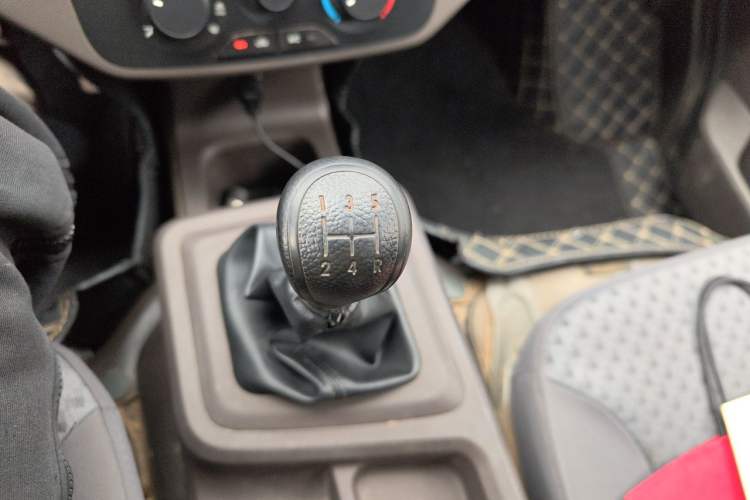 Used Wuling Rongguang New Truck 2021 1.5L Rural Version LV1 Extended Single-Row L3C Gear Lever