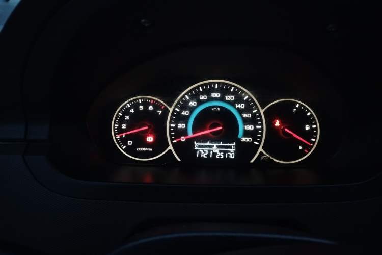 Used Wuling Rongguang New Truck 2021 1.5L Rural Version LV1 Extended Double-Cab L3C Instrument Cluster