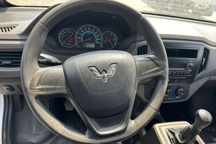 Used Wuling Rongguang New Truck 2021 1.5L Rural Version LV0 Extended Single-Row L3C Interior 1