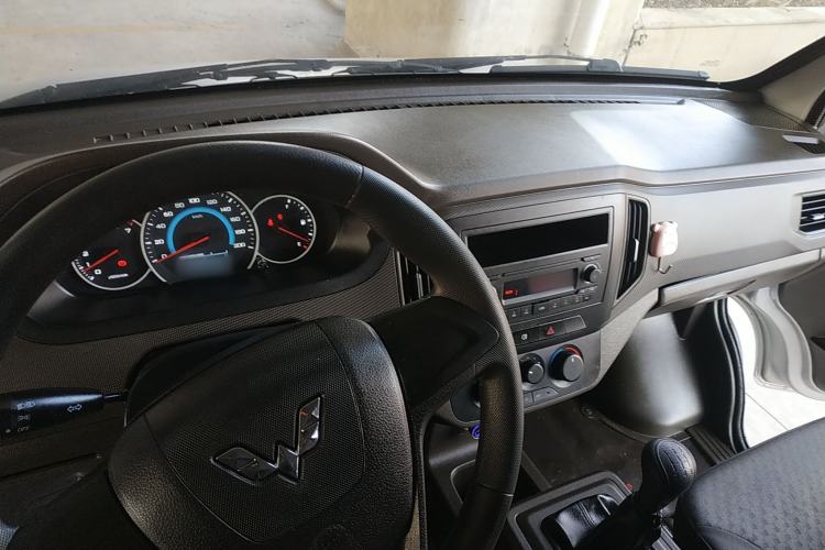 Used Wuling Rongguang New Truck 2021 1.8L Base Model Double-Cab with Dual Rear Wheels LJ479Q6 Interior 2