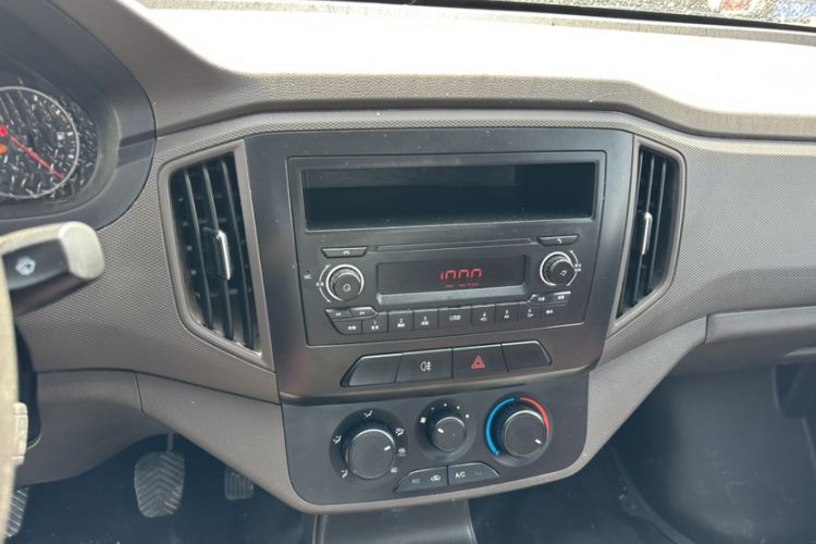 Used Wuling Rongguang New Truck 2021 1.5L Rural Version LV0 Extended Single-Row L3C Interior 2