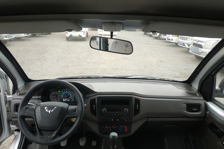 Used Wuling Rongguang New Truck 2021 1.8L Base Model Double-Cab with Dual Rear Wheels LJ479Q6 Interior 2