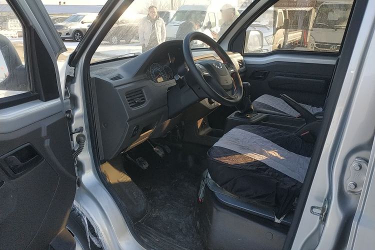 Used Wuling Rongguang New Truck 2021 1.8L Comfort-Grade Double-Cab Dual Rear Wheels LJ479Q6 Interior 3