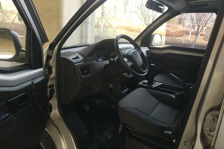 Used Wuling Rongguang New Truck 2021 1.8L Base Model Double-Cab with Dual Rear Wheels LJ479Q6 Interior 3