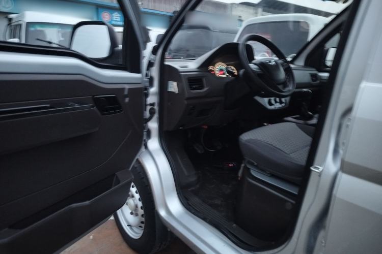 Used Wuling Rongguang New Truck 2021 1.5L Rural Version LV1 Extended Double-Cab L3C Interior 3