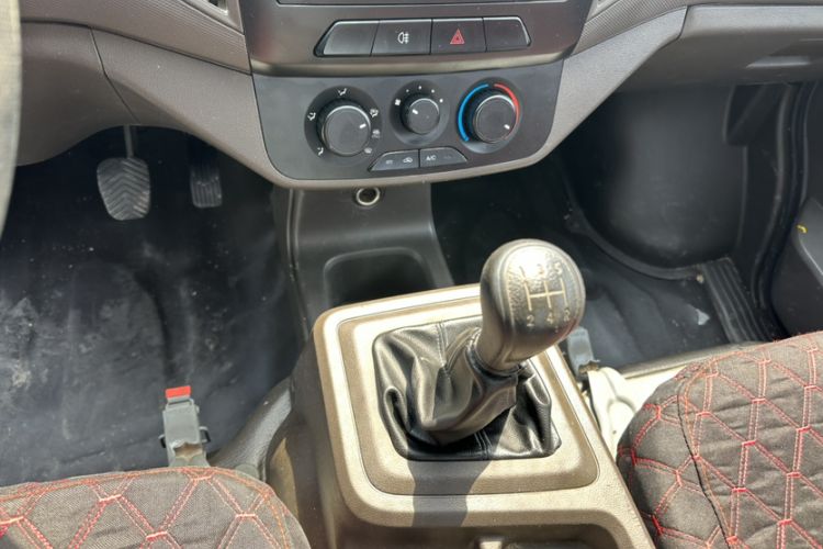 Used Wuling Rongguang New Truck 2021 1.5L Rural Version LV0 Extended Single-Row L3C Interior 3