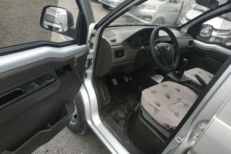 Used Wuling Rongguang New Truck 2021 1.8L Base Model Double-Cab with Dual Rear Wheels LJ479Q6 Interior 3