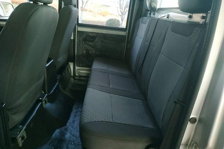 Used Wuling Rongguang New Truck 2021 1.8L Base Model Double-Cab with Dual Rear Wheels LJ479Q6 Interior 4