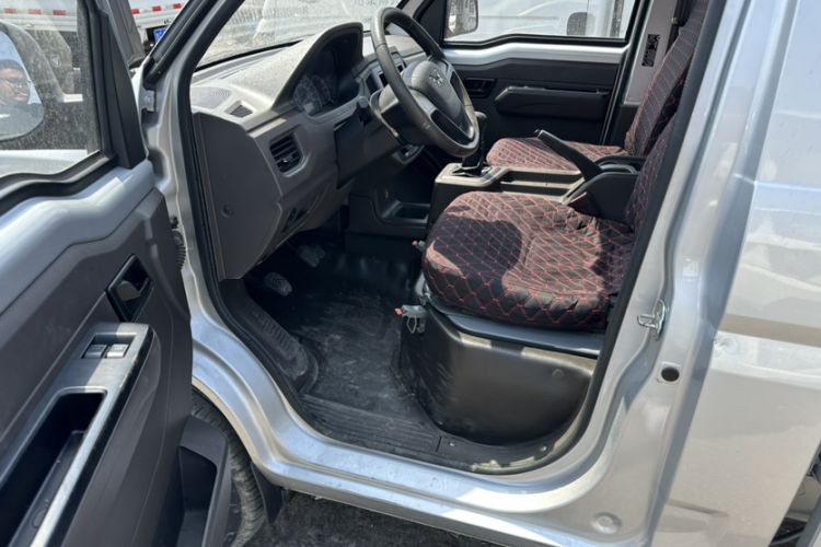 Used Wuling Rongguang New Truck 2021 1.5L Rural Version LV0 Extended Single-Row L3C Interior 4