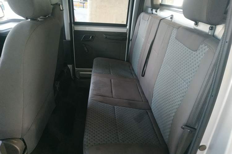 Used Wuling Rongguang New Truck 2021 1.8L Base Model Double-Cab with Dual Rear Wheels LJ479Q6 Interior 4