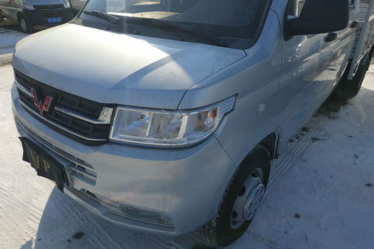 Used Wuling Rongguang New Truck 2021 1.8L Comfort-Grade Double-Cab Dual Rear Wheels LJ479Q6 Left Front Headlight