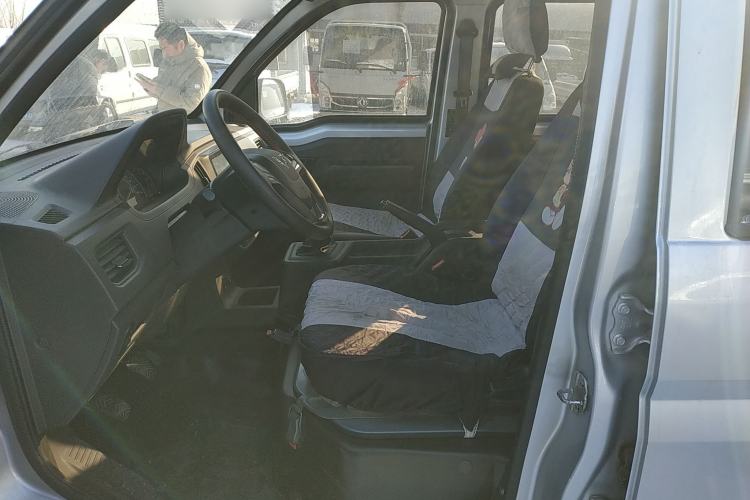 Used Wuling Rongguang New Truck 2021 1.8L Comfort-Grade Double-Cab Dual Rear Wheels LJ479Q6 Left Front Seat