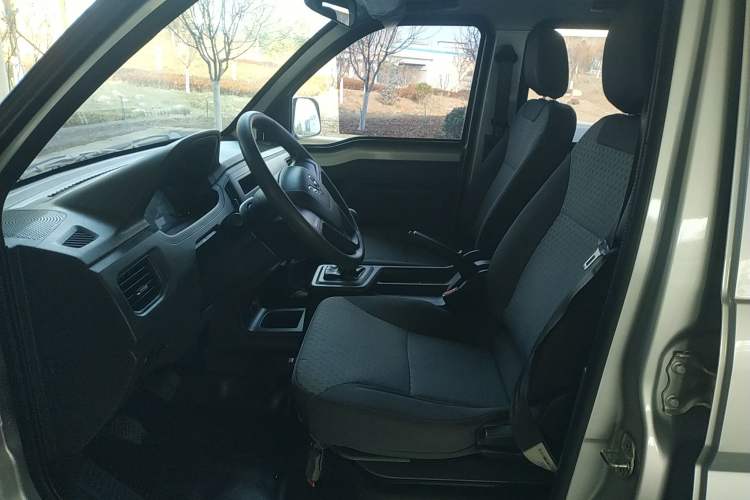 Used Wuling Rongguang New Truck 2021 1.8L Base Model Double-Cab with Dual Rear Wheels LJ479Q6 Left Front Seat
