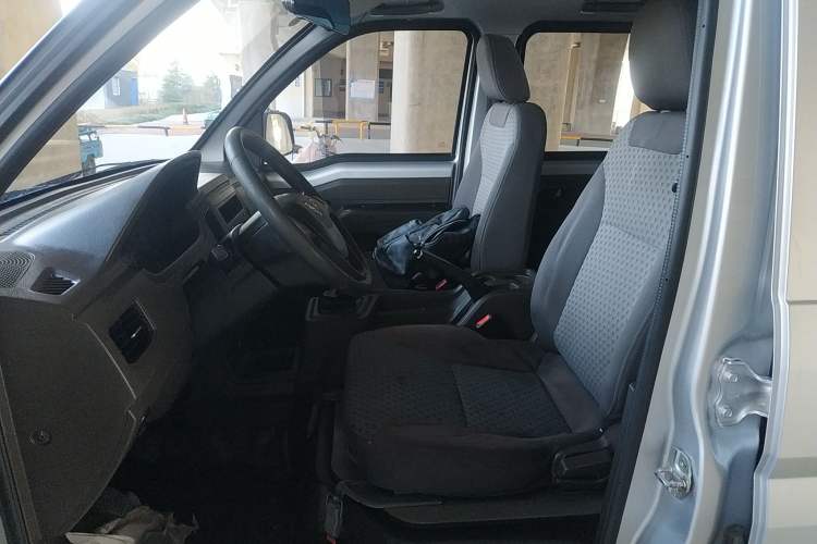 Used Wuling Rongguang New Truck 2021 1.8L Base Model Double-Cab with Dual Rear Wheels LJ479Q6 Left Front Seat