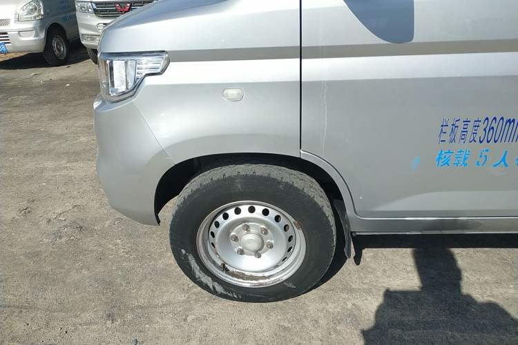 Used Wuling Rongguang New Truck 2021 1.5L Rural Version LV1 Extended Double-Cab L3C Left Front Wheel Hub