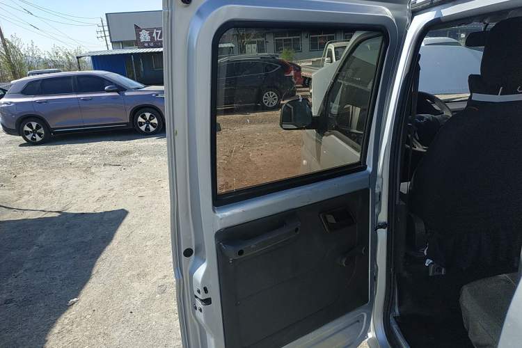 Used Wuling Rongguang New Truck 2021 1.5L Rural Version LV1 Extended Double-Cab L3C Left Rear Door Interior