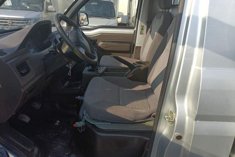 Used Wuling Rongguang New Truck 2021 1.8L Base Model Single-Row Double Rear Wheels LJ479Q6 Left Rear Seat