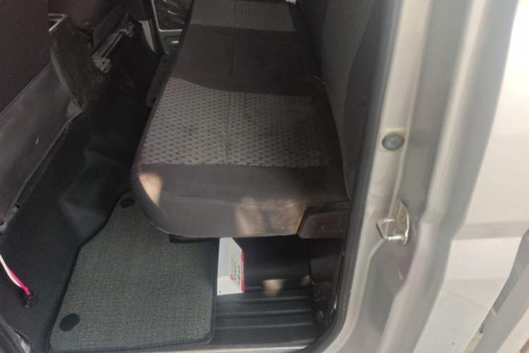 Used Wuling Rongguang New Truck 2021 1.5L Rural Version LV1 Extended Double-Cab L3C Left Rear Seat