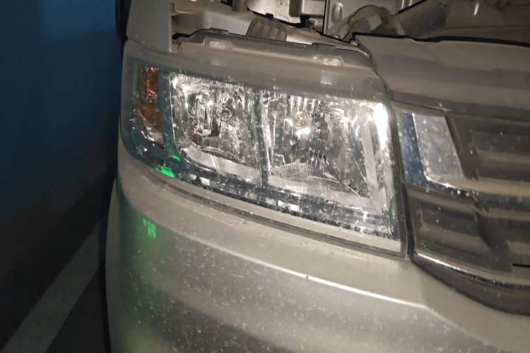 Used Wuling Rongguang New Truck 2021 1.8L Comfort-Grade Double-Cab Dual Rear Wheels LJ479Q6 Right Front Headlight