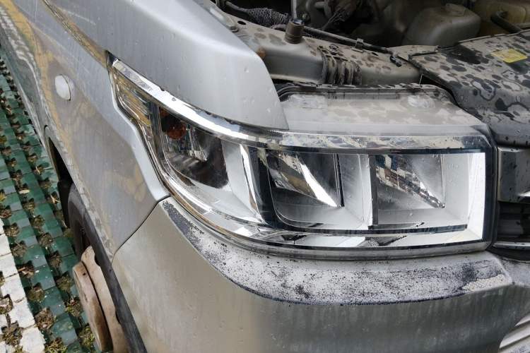 Used Wuling Rongguang New Truck 2021 1.8L Comfort-Grade Double-Cab Dual Rear Wheels LJ479Q6 Right Front Headlight