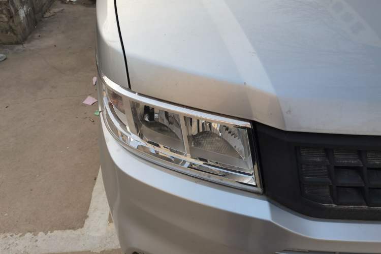 Used Wuling Rongguang New Truck 2021 1.5L Rural Version LV1 Extended Single-Row L3C Right Front Headlight