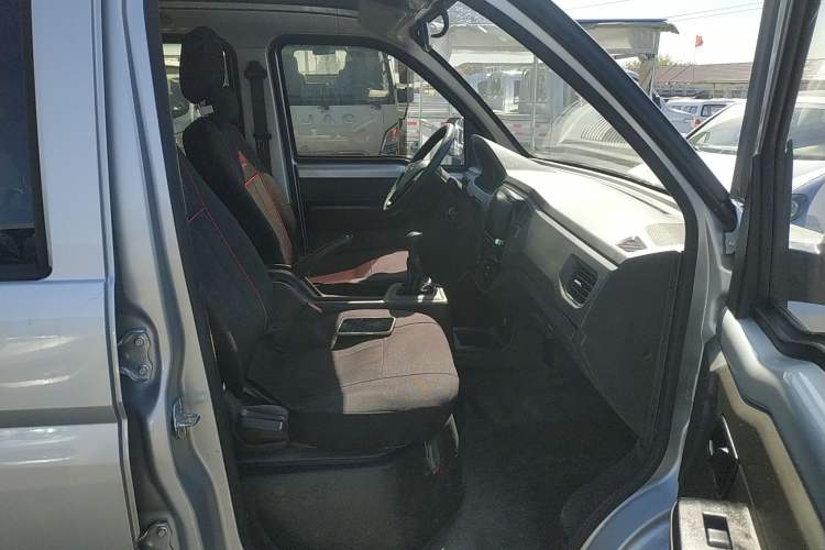 Used Wuling Rongguang New Truck 2021 1.5L Rural Version LV1 Extended Double-Cab L3C Right Front Seat