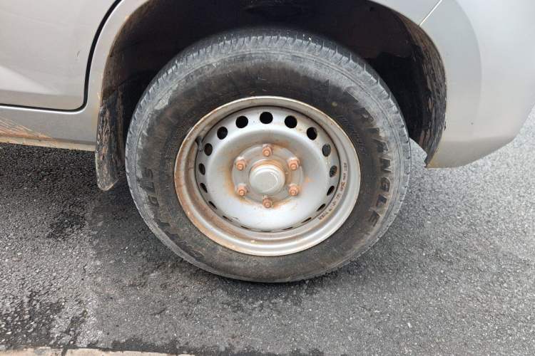 Used Wuling Rongguang New Truck 2021 1.5L Rural Version LV1 Extended Single-Row L3C Right Front Wheel Hub