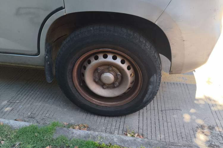 Used Wuling Rongguang New Truck 2021 1.8L Rural Version LV1 Extended Double-Cab LJ479Q6 Right Front Wheel Hub