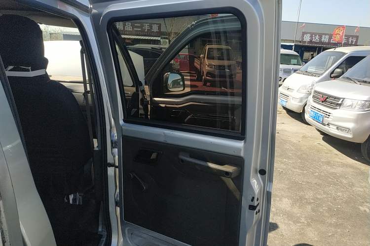 Used Wuling Rongguang New Truck 2021 1.5L Rural Version LV1 Extended Double-Cab L3C Right Rear Door Interior