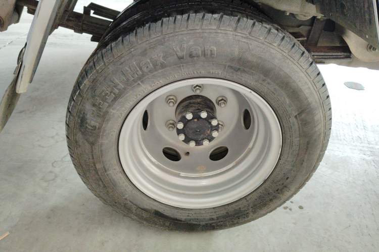 Used Wuling Rongguang New Truck 2021 1.8L Comfort Single-Row Double Rear Wheels LJ479Q6 Right Rear Wheel Hub