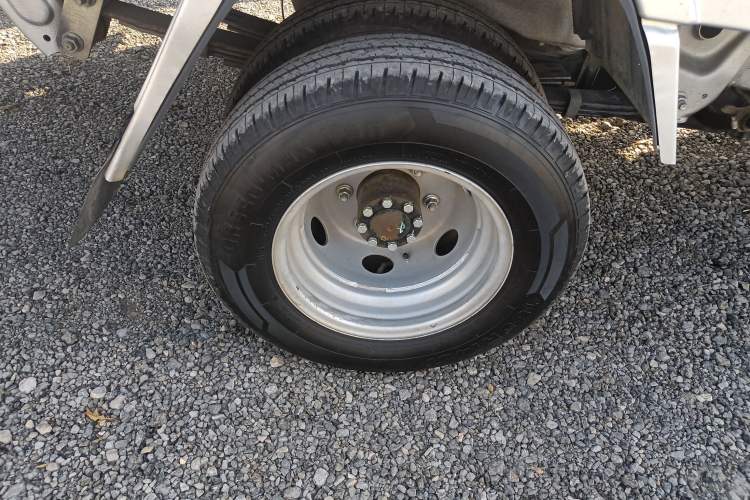 Used Wuling Rongguang New Truck 2021 1.8L Base Model Single-Row Double Rear Wheels LJ479Q6 Right Rear Wheel Hub