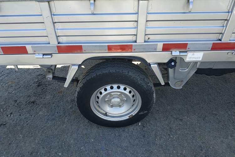 Used Wuling Rongguang New Truck 2021 1.5L Rural Version LV1 Extended Double-Cab L3C Right Rear Wheel Hub