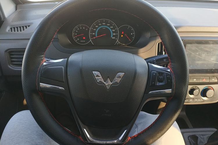 Used Wuling Rongguang New Truck 2021 1.8L Comfort-Grade Double-Cab Dual Rear Wheels LJ479Q6 Steering Wheel
