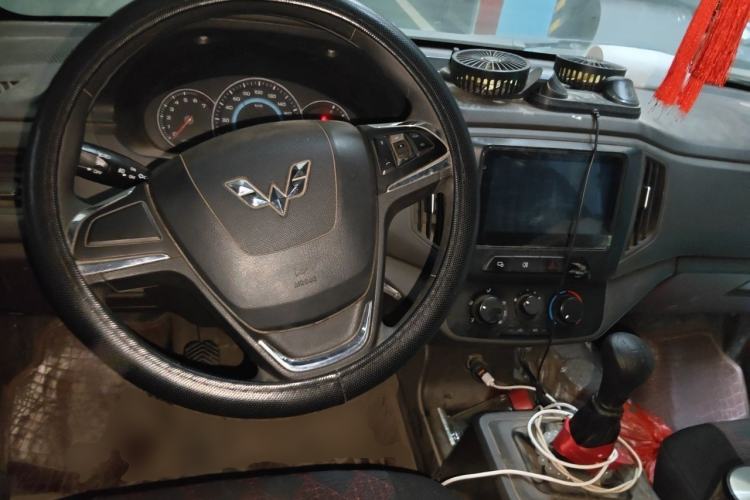 Used Wuling Rongguang New Truck 2021 1.8L Comfort-Grade Double-Cab Dual Rear Wheels LJ479Q6 Steering Wheel