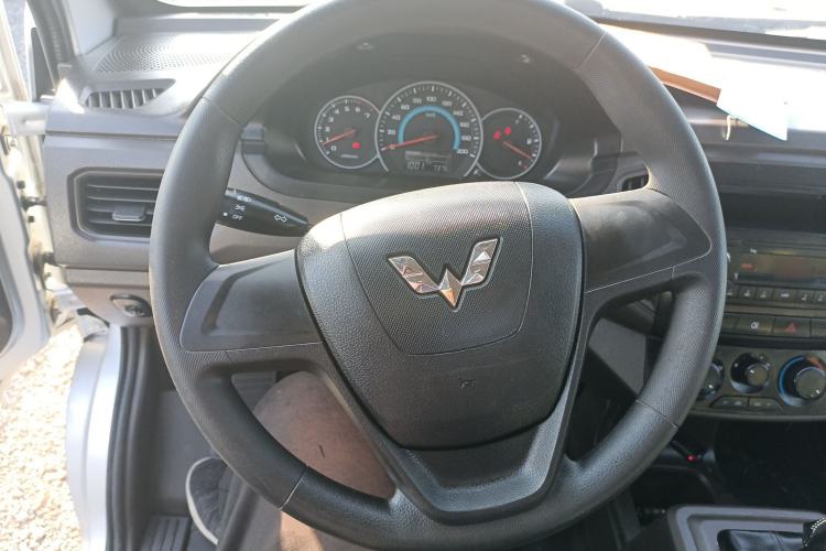 Used Wuling Rongguang New Truck 2021 1.8L Base Model Single-Row Double Rear Wheels LJ479Q6 Steering Wheel