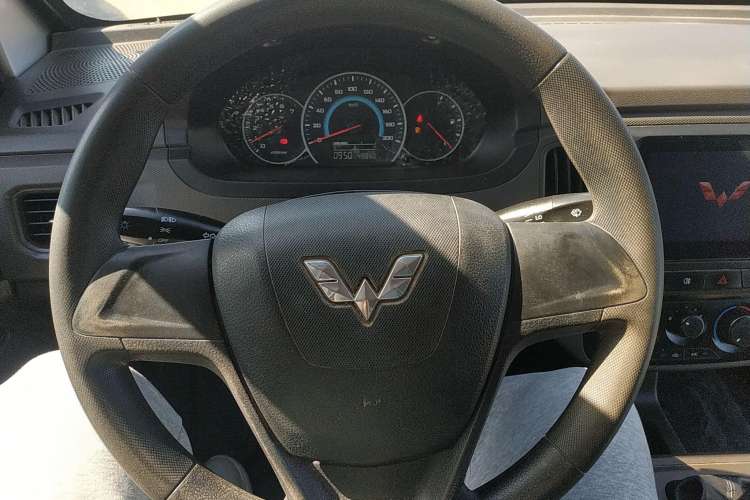 Used Wuling Rongguang New Truck 2021 1.5L Rural Version LV1 Extended Double-Cab L3C Steering Wheel