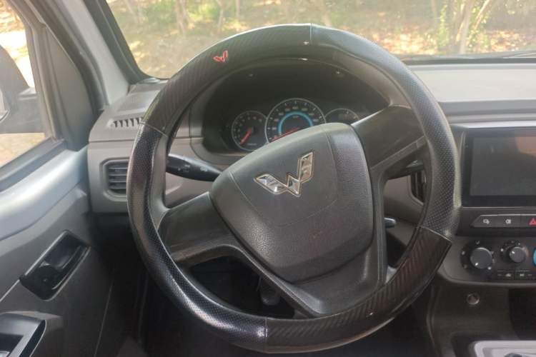 Used Wuling Rongguang New Truck 2021 1.5L Rural Version LV1 Extended Double-Cab L3C Steering Wheel