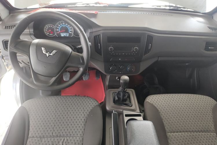 Used Wuling Rongguang New Truck 2022 1.5L Base Version Extended Double-Cab LAR Center Console