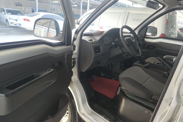 Used Wuling Rongguang New Truck 2022 1.5L Base Version Extended Double-Cab LAR Driver Seat