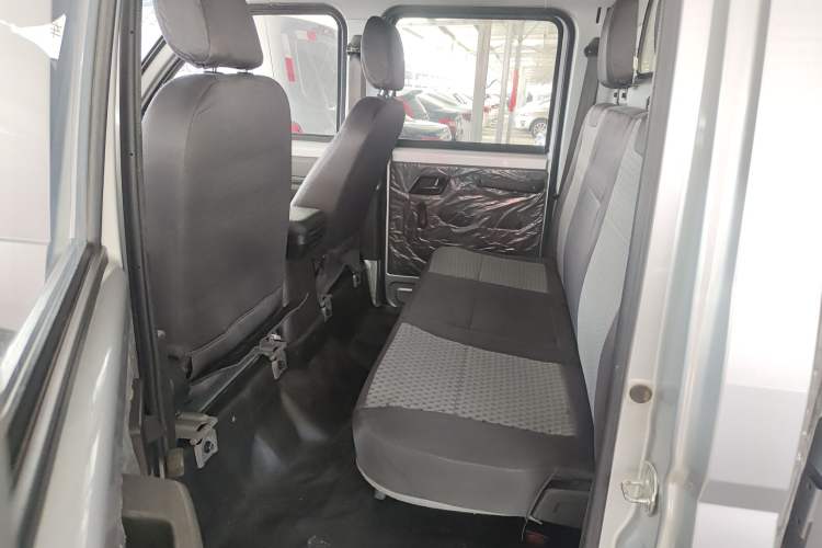 Used Wuling Rongguang New Truck 2022 1.5L Base Version Extended Double-Cab LAR Left Rear Seat