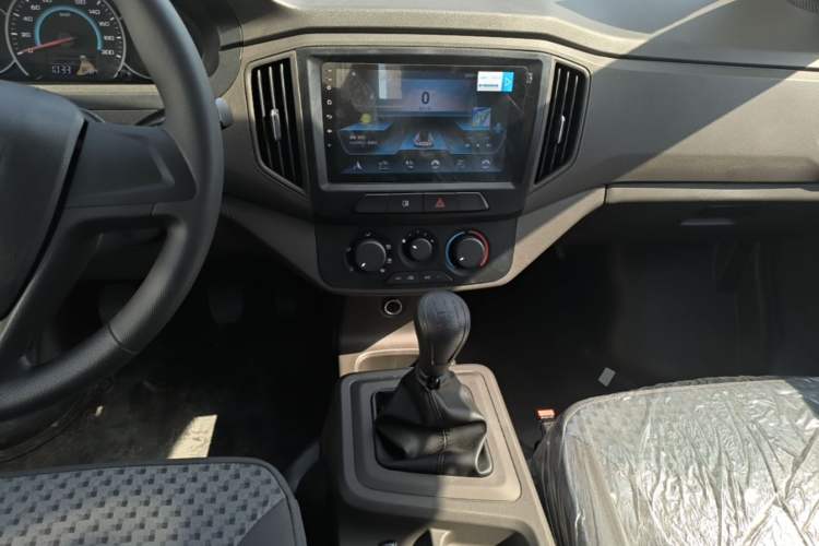 Used Wuling Rongguang New Truck 2023 1.5L Double-Cab Basic Version LAR Audio And AC Panel