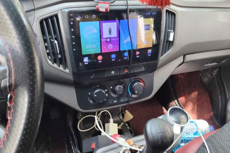 Used Wuling Rongguang New Truck 2023 2.0L Double-Cab with Dual Rear Wheels Comfort Version LJM20B Audio And AC Panel