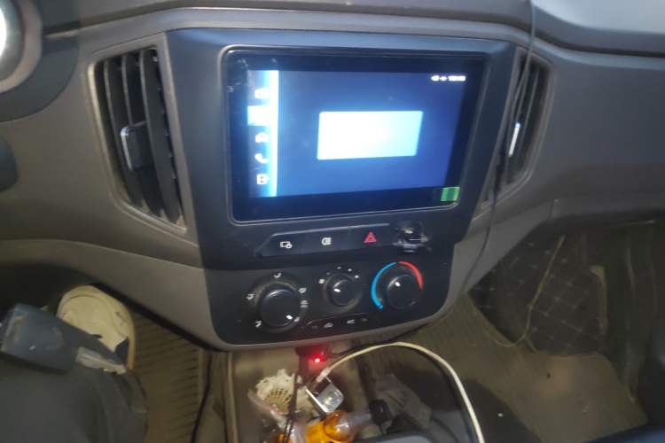 Used Wuling Rongguang New Truck 2023 1.5L Double-Cab Extended Version Base Model LAR Audio And AC Panel